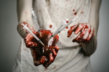 Sosyal reklam ve uyuşturucu bağımlılığı ile mücadele: kanlı eller bağımlısı holding şırınga ve kanlı insan kalbi