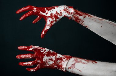 Beyaz eldiven, bir neşter, bir çivi, siyah arka plan, zombi, iblis, manyak kanlı eller