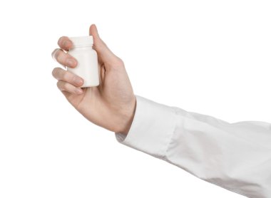 Tıbbi Tema: hap beyaz bir arka plan üzerinde beyaz bir boş kavanoz tutan doktor el