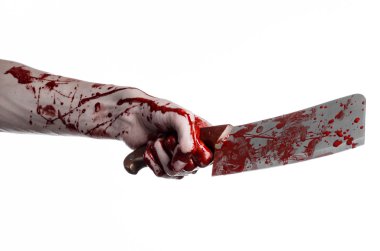 Kanlı Halloween Tema: izole bir beyaz arka plan üzerinde bir büyük kanlı mutfak bıçağı tutan kanlı el