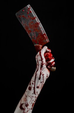 Kanlı Halloween Tema: izole bir siyah arka plan üzerine bir büyük kanlı mutfak bıçağı tutan kanlı el