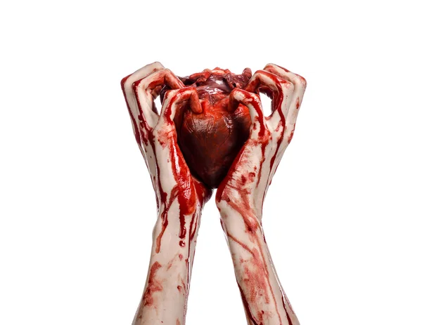 Kan ve Halloween Tema: kanlı kadar kötü bir elle insan kalbi Studio beyaz arka plan üzerinde izole kanama yırtık tutun — Stok fotoğraf