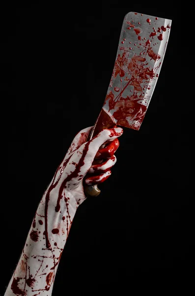 Bloody Halloween theme: bloody hand holding a large bloody kitchen knife on a black background isolated — Stock Photo, Image