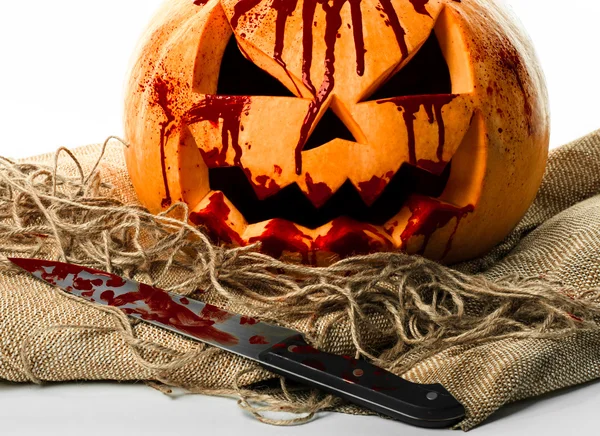 Bloody pumpkin, jack lantern, pumpkin halloween, halloween theme, pumpkin killer, bloody knife, bag, rope, white background, isolated — Stock Photo, Image