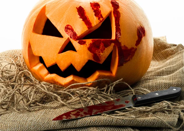 Bloody pumpkin, jack lantern, pumpkin halloween, halloween theme, pumpkin killer, bloody knife, bag, rope, white background, isolated — Stock Photo, Image