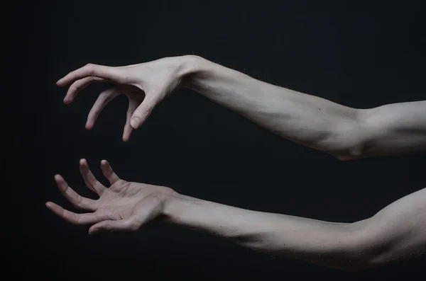 Thème gothique horrible Halloween : les mains minces de la mort — Photo