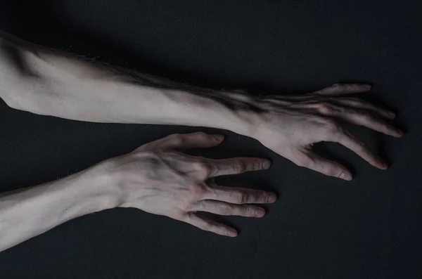Thème gothique horrible Halloween : les mains minces de la mort — Photo