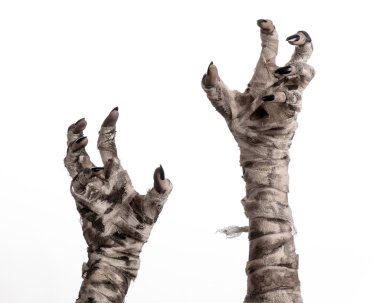 Halloween Tema: korkunç eski mumya eller üzerinde beyaz bir arka plan