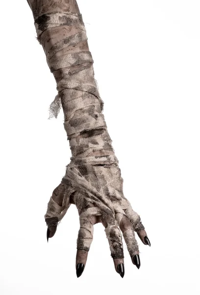 Halloween téma: hrozné staré mumie ruce na bílém pozadí — Stock fotografie