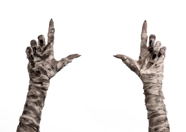 Halloween-tema: fruktansvärt gammal mumie händer på vit bakgrund — Stockfoto
