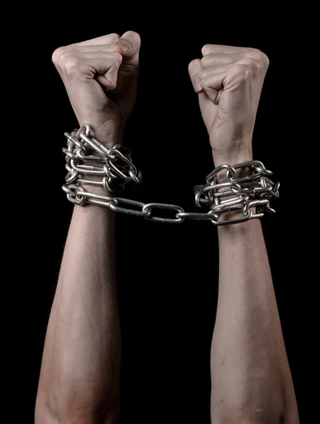 Mãos amarradas cadeia, sequestro, dependência, solidão, problema social, tema de Halloween, assassino, louco, liberdade fundo preto — Fotografia de Stock