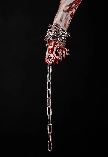 Sangrienta cadena de mano, cadena sangrienta, tema de Halloween, fondo negro, aislado, asesino, ventilador, loco —  Fotos de Stock