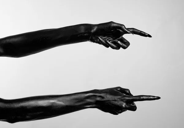 Чёрная рука смерти — стоковое фото