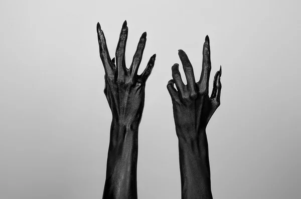Чёрная рука смерти — стоковое фото