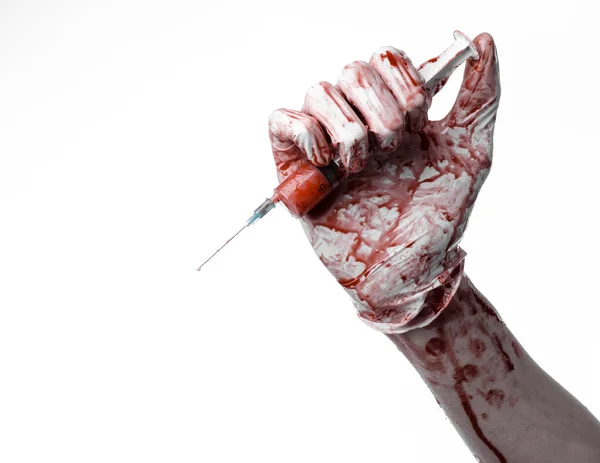 Bloody hand holding a syringe, bloody hands of the doctor, bloody syringe, large syringe, doctor killer, mad doctor, bloody gloves, bloody theme, white background, isolated — Stock Photo, Image