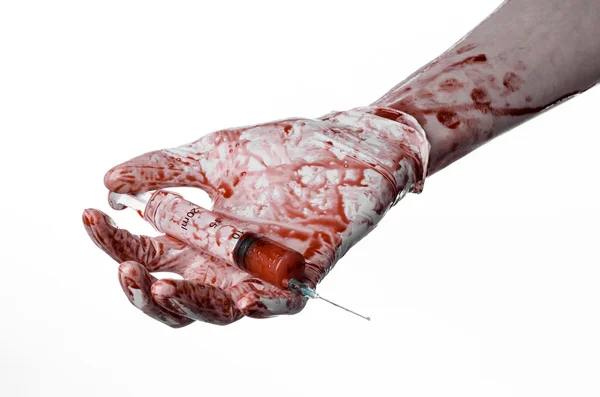 Bloody hand holding a syringe, bloody hands of the doctor, bloody syringe, large syringe, doctor killer, mad doctor, bloody gloves, bloody theme, white background, isolated — Stock Photo, Image