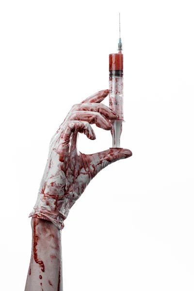 Bloedige hand houden dat een spuit, bloedige handen van de arts, bloedige spuit, grote spuit, arts moordenaar, gekke dokter, bloedige handschoenen, bloedige thema, witte achtergrond, geïsoleerd Rechtenvrije Stockafbeeldingen