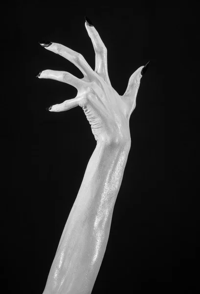 Ölüm siyah çivi, beyaz ölüm, Şeytan'ın eller, eller bir iblis, beyaz deri, halloween Tema, izole siyah arka plan, beyaz eller — Stok fotoğraf