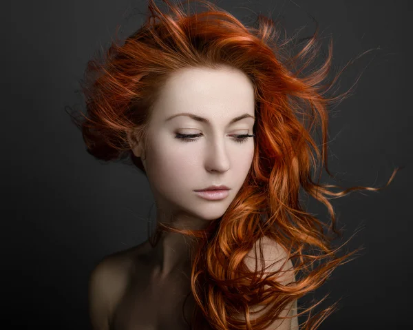 Menina com cabelo vermelho — Fotografia de Stock