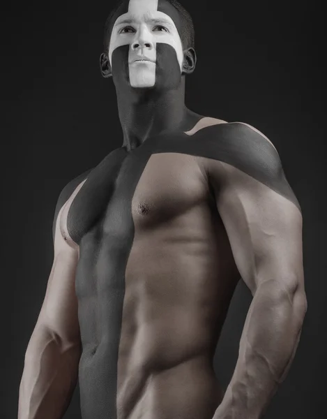 アクティブなライフ スタイルとスポーツ: studio で暗い背景に大きな筋肉がある十字の形で私図面法外なボディと大きな男 — ストック写真