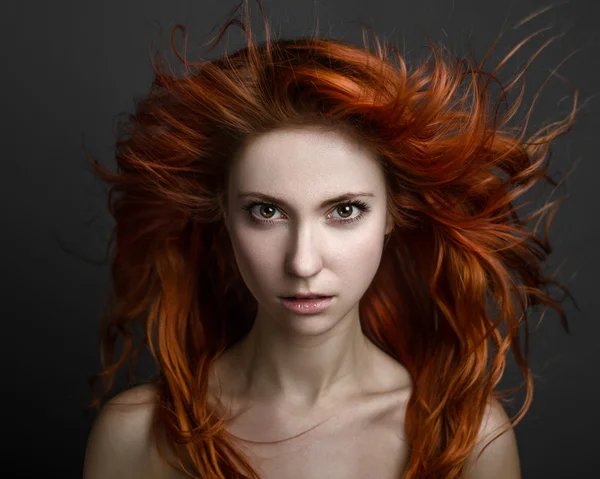 Menina com cabelo vermelho — Fotografia de Stock