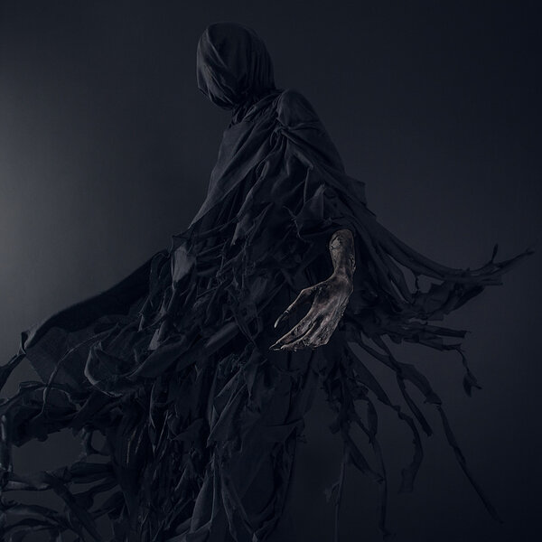 Смерть на черном фоне, Дементор
