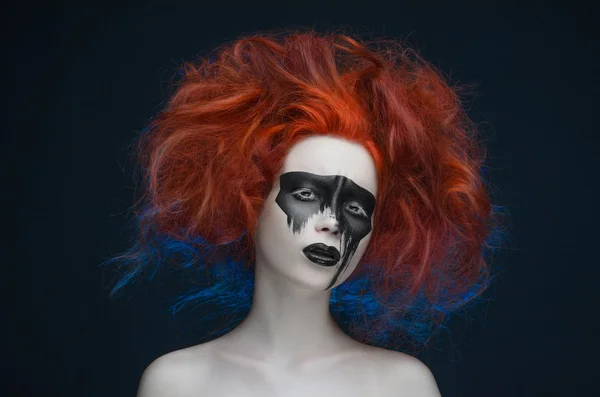 Makeup mask röda hår flicka — Stockfoto