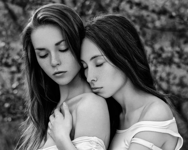 Dramatic portrait of a girl portrait of two beautiful girls in the woods — Stock Photo, Image