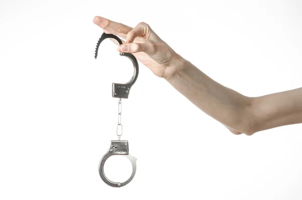 Тюрьма и осужденная тема: руки человека с наручниками изолированы по — стоковое фото