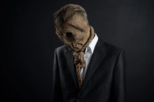 Fear and Halloween theme: a brutal killer in a mask on a dark background in the studio — Stok fotoğraf