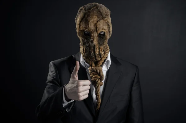 Fear and Halloween theme: a brutal killer in a mask on a dark background in the studio — Stok fotoğraf