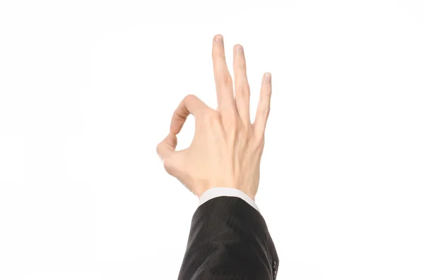 Tema Gestos y Negocios: hombre de negocios muestra gestos de la mano con una primera persona en un traje negro sobre un fondo blanco aislado — Foto de Stock