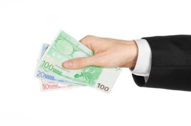 Para ve iş Konu: holding banknot 10,20 ve 100 euro Studio beyaz izole arka plan üzerinde siyah bir takım elbise el