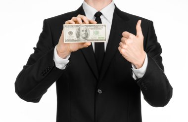 Para ve iş Tema: fatura 100 dolar ve özellikleri bir ele sahip siyah elbiseli bir adam jest izole beyaz arka planda Studio