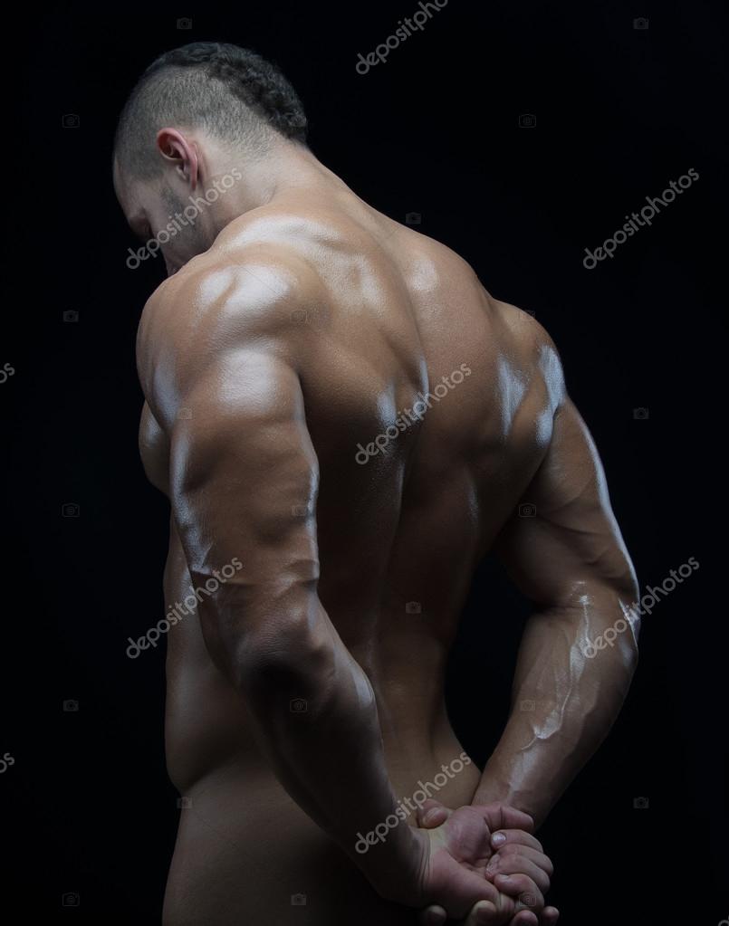 Bodybuilder und Strip-Thema: Schön mit gepumpten Muskeln, nackter Mann  posiert im Studio vor dunklem Hintergrund - Stockfotografie: lizenzfreie  Fotos © shalunx13 87442116 | Depositphotos