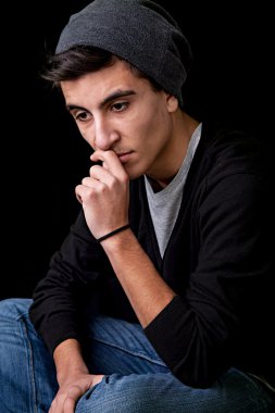 dalgın genç adam