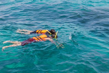 Kaç andaman Denizi'nde can yelekleri ile dalış