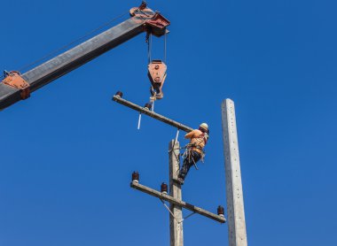 İş Vinç elektrik direğe tırmanma elektrikçi