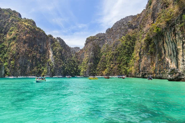 Pileh öböl kék lagúna mészkő szikla Thaiföldön — Stock Fotó