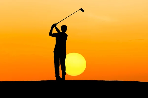 Silhouette golfista giocare a golf — Foto Stock