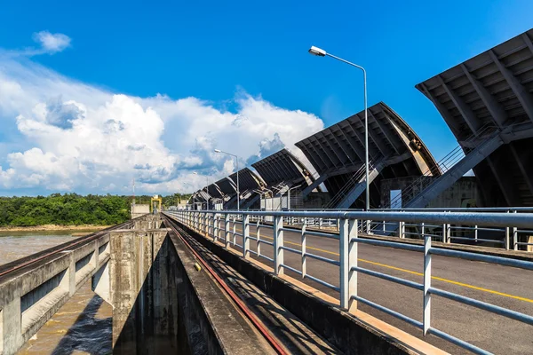 Pakmun hydroelectric dam — Stock Photo, Image