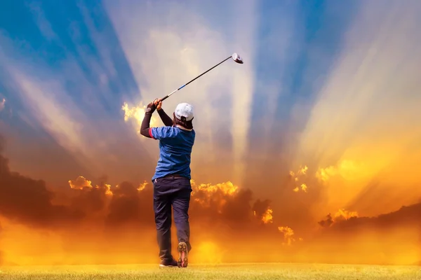 Golfer golfen — Stockfoto