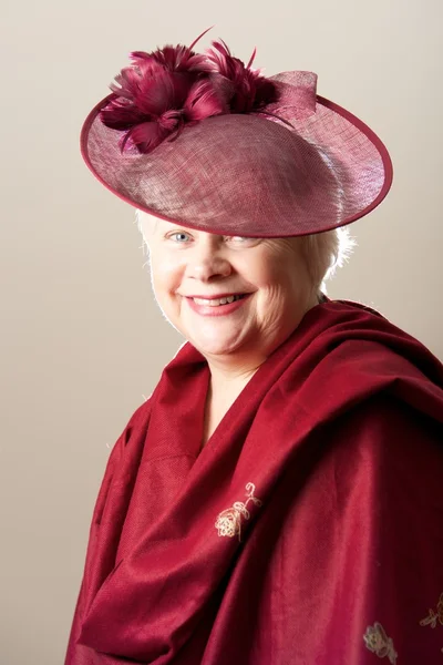 Smiling white-haired woman in hat and shawl — Stock Photo, Image