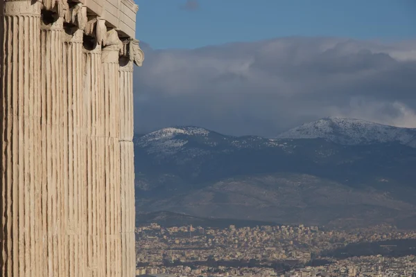 Athens and hills seen beyond Erechtheion colonnade — Stock Photo, Image
