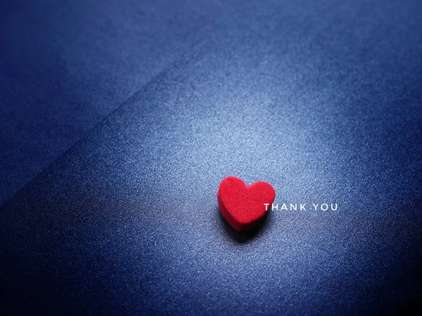 Word Thank You Red Heart Glittering Dark Blue Paper Background — Stock Photo, Image