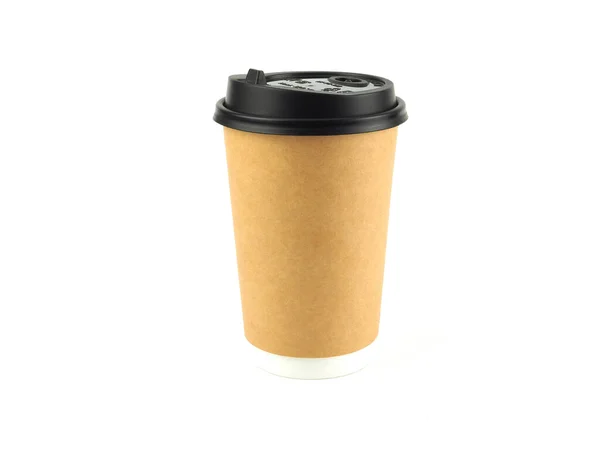 白い背景にコーヒーや紅茶のためにキャップ付きの段ボールカップが奪われます — ストック写真
