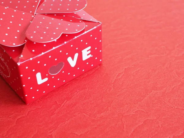 Red Gift Box Word Love Paper Background Close Copy Space — Stock Photo, Image
