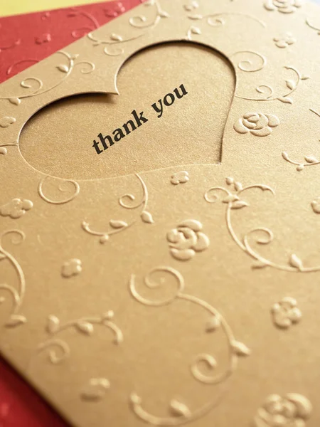 Goldene Grußkarte Herzform Mit Dem Wort Danke Durchbohrt Und Kleine — Stockfoto