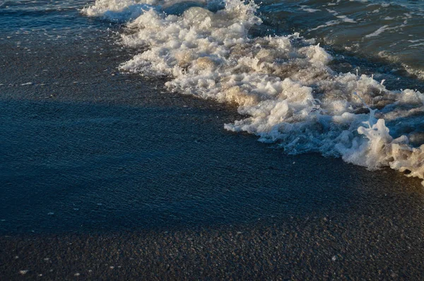 Onda Del Mare Sulla Spiaggia Sabbia — Foto Stock