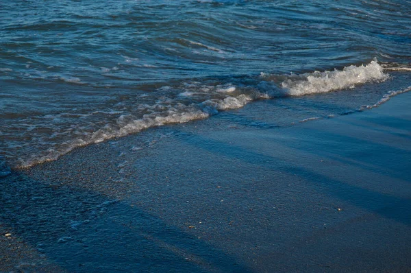 Onda Del Mare Sulla Spiaggia Sabbia — Foto Stock